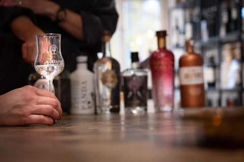 EINBLICK IN UNSEREN SHOP MIT VINOTHEK